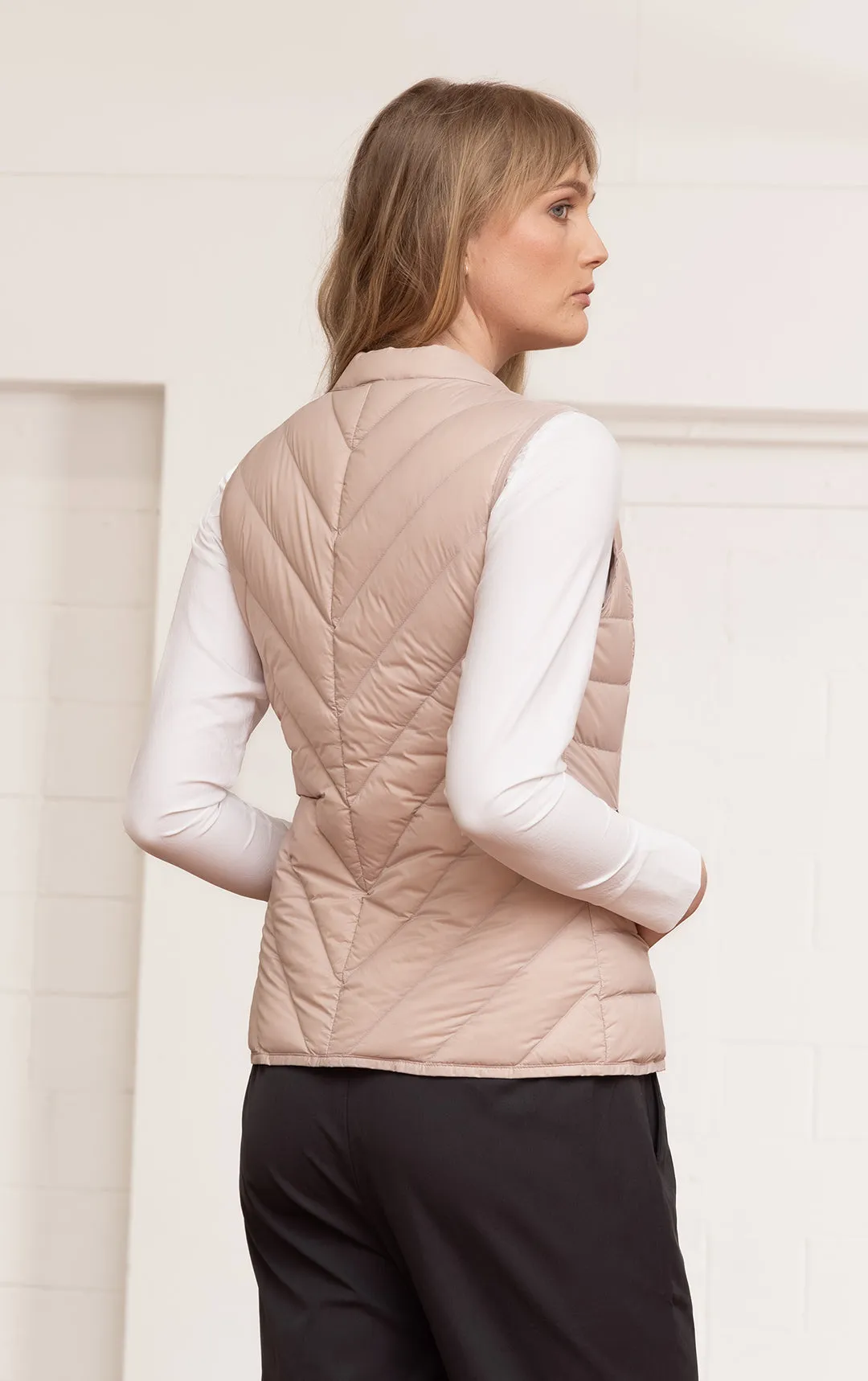 ESSENTIAL LIGHTWEIGHT DOWN VEST