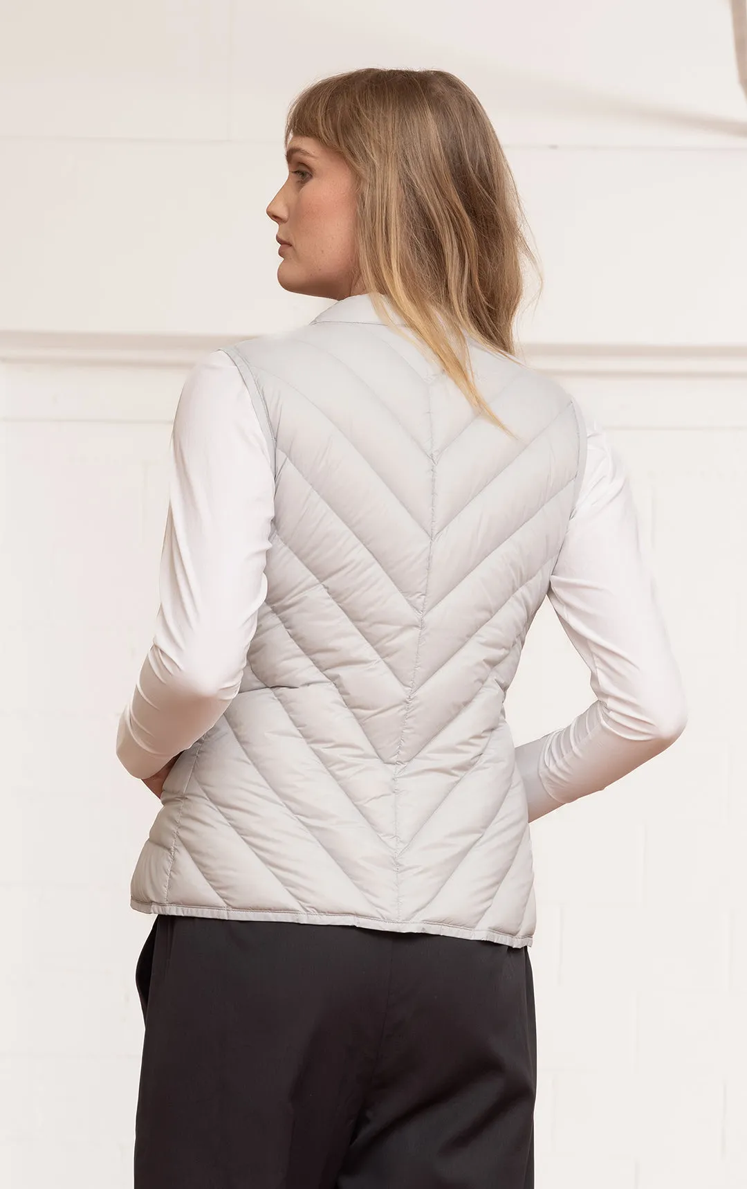 ESSENTIAL LIGHTWEIGHT DOWN VEST