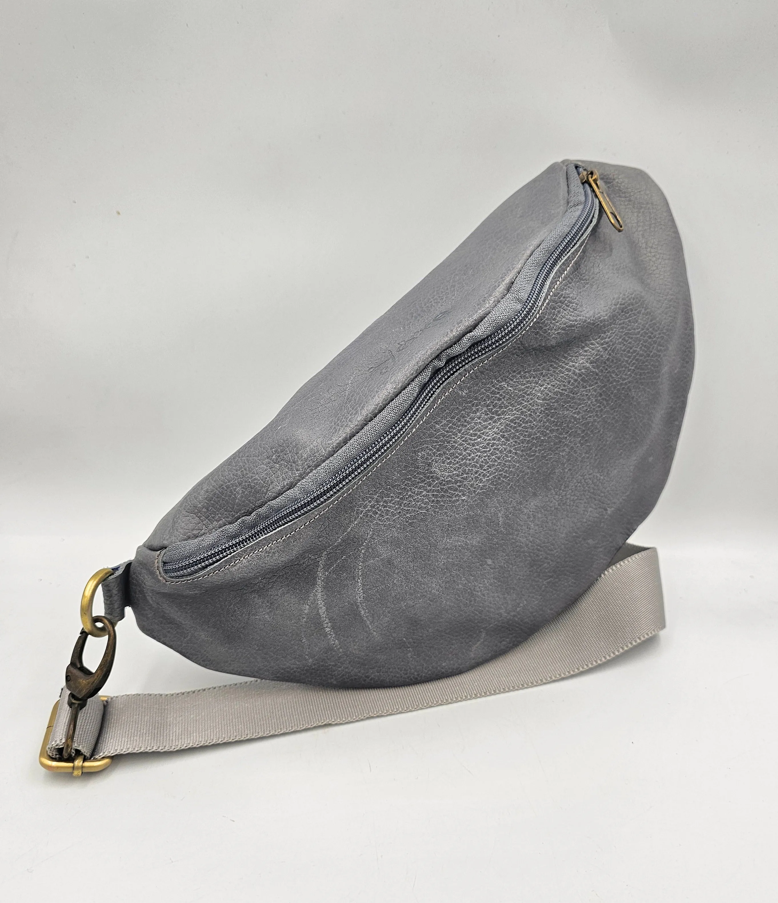 Grey leather waist bag - Unisex leather fanny pack