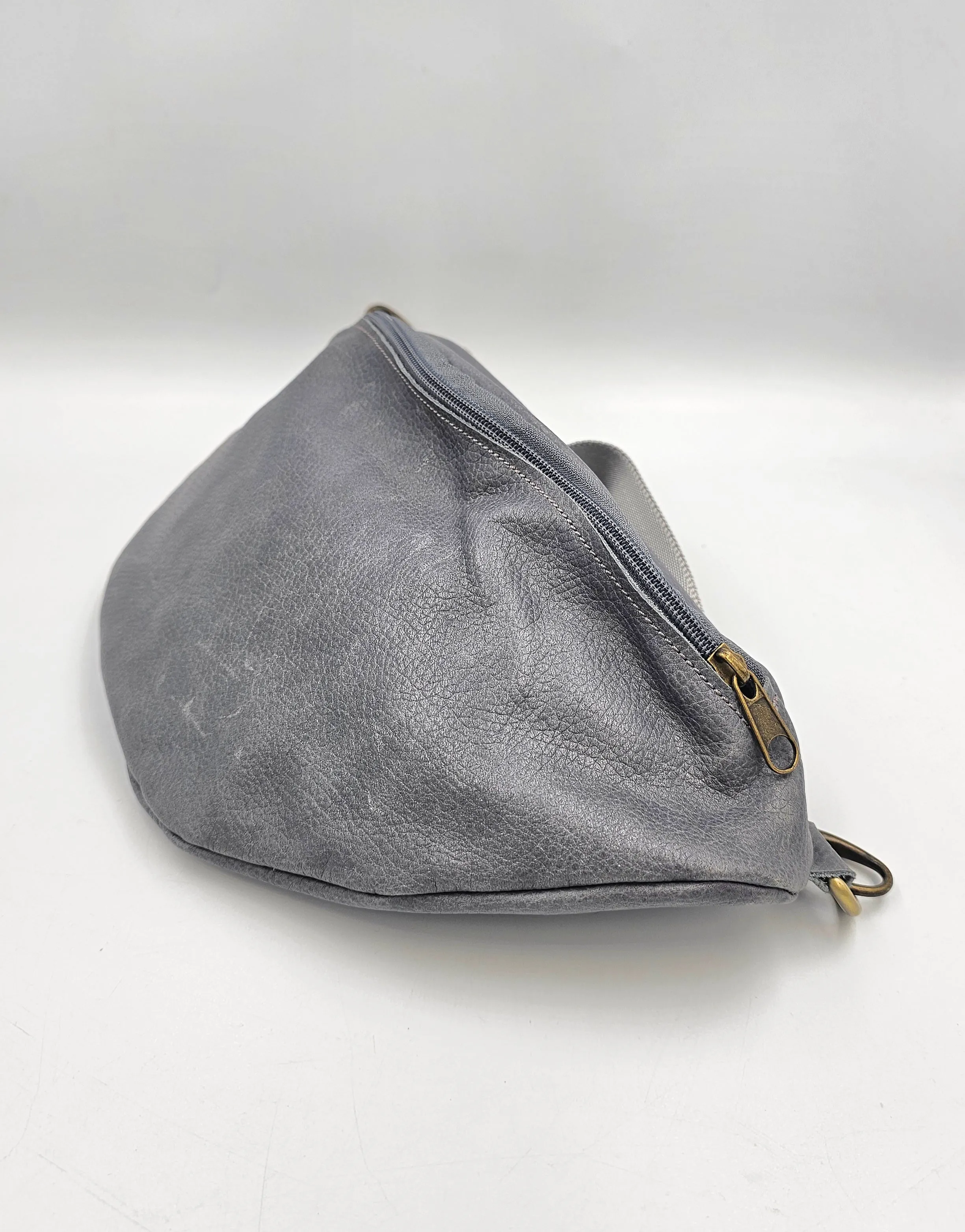 Grey leather waist bag - Unisex leather fanny pack