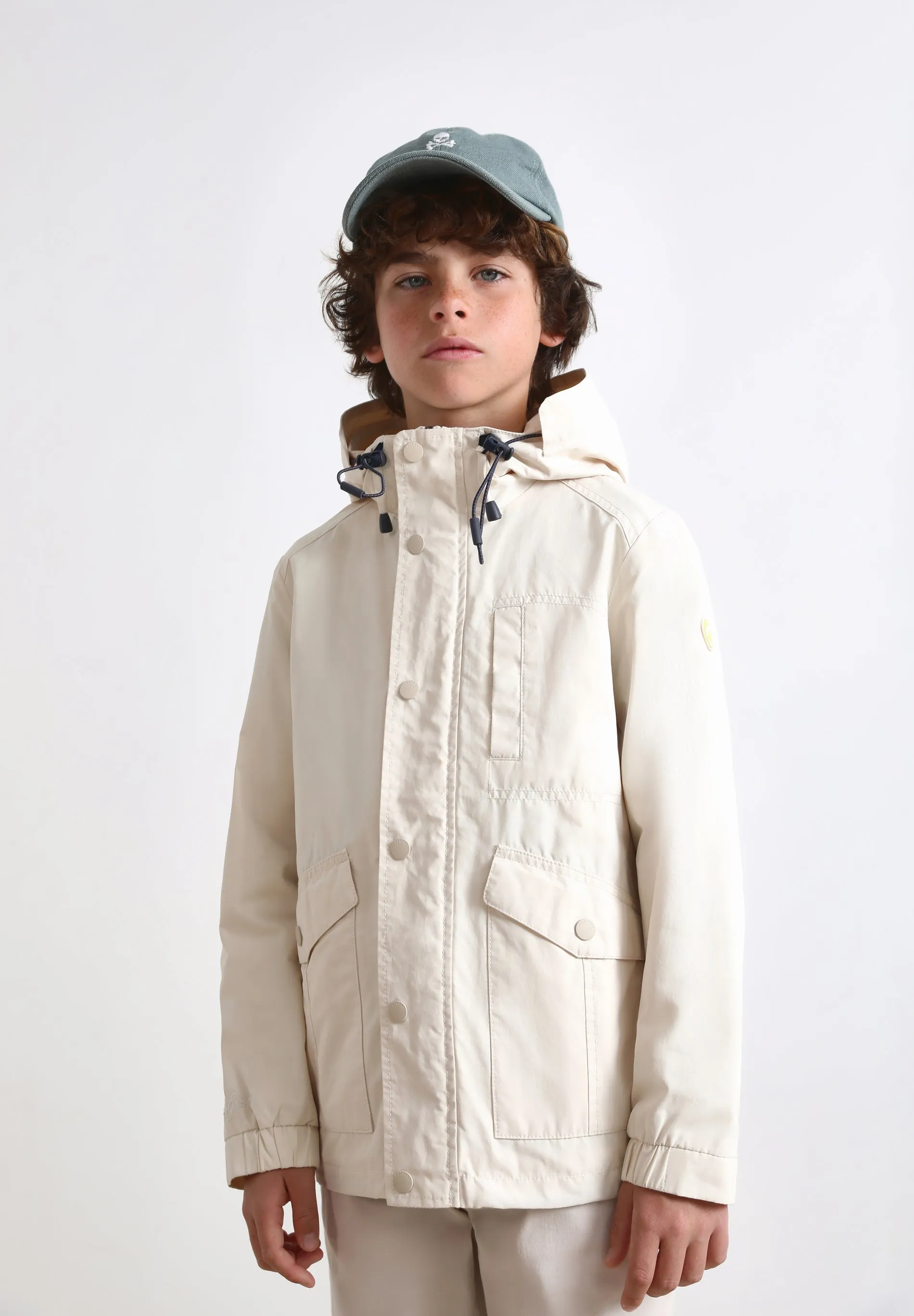 LIGHTWEIGHT JACKET WITH HOOD