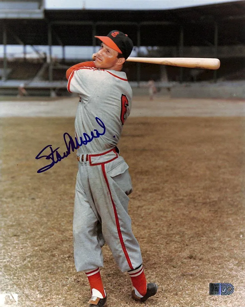 Stan Musial Signed 8x10 (AIV AA18391)