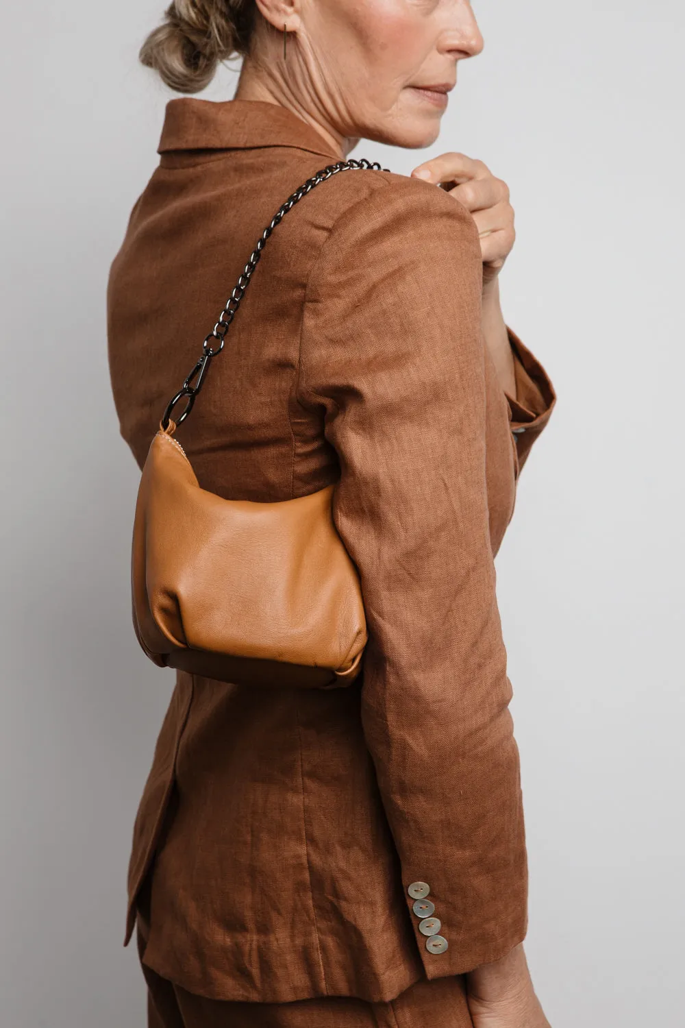 teardrop  | classic tan bag