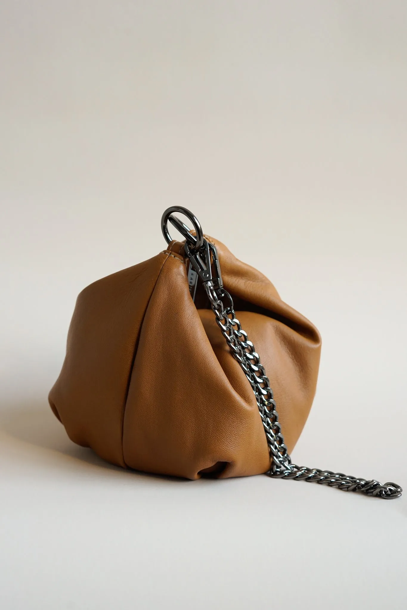 teardrop  | classic tan bag